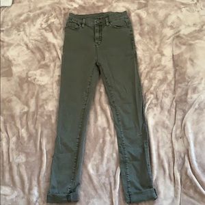 BDG ARMY GREEN JEANS SIZE 25